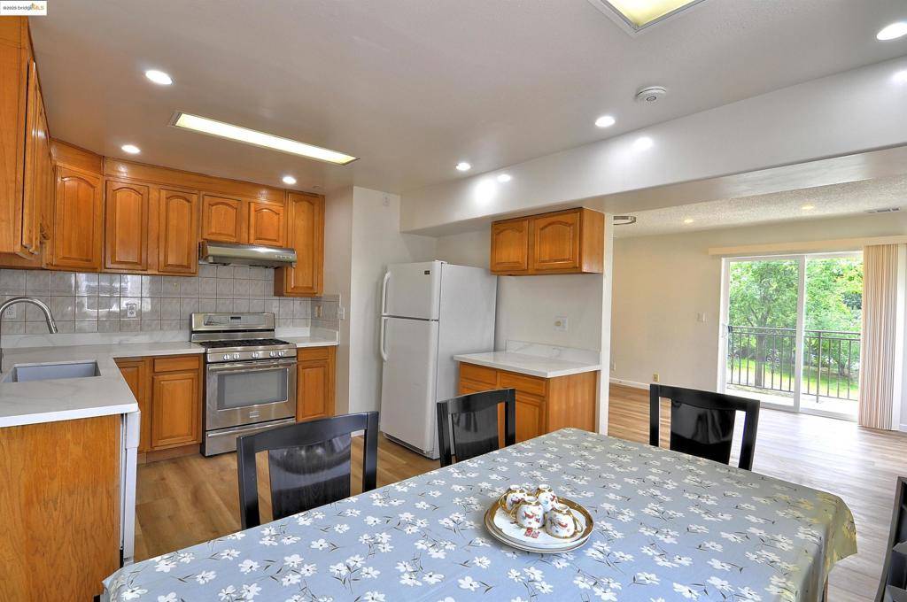 Oakland, CA 94606-4025,1604 E 19th St
