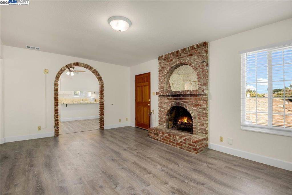 Hayward, CA 94541,21585 Montgomery St