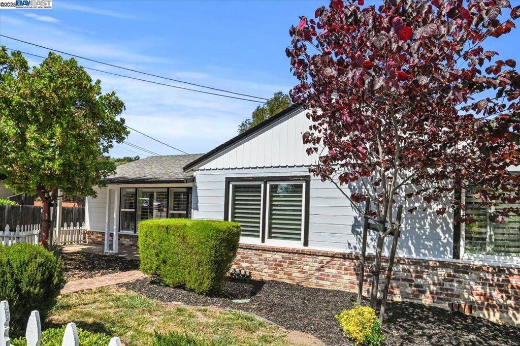 Castro Valley, CA 94546,17860 Almond Rd