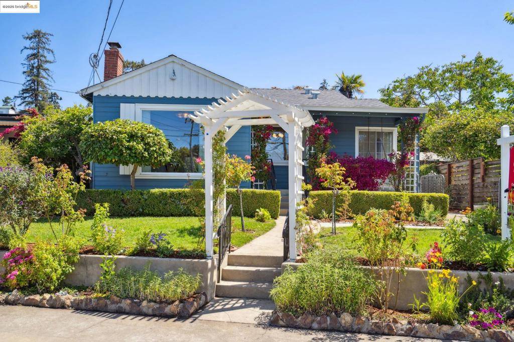 Oakland, CA 94619,4332 Hyacinth Ave