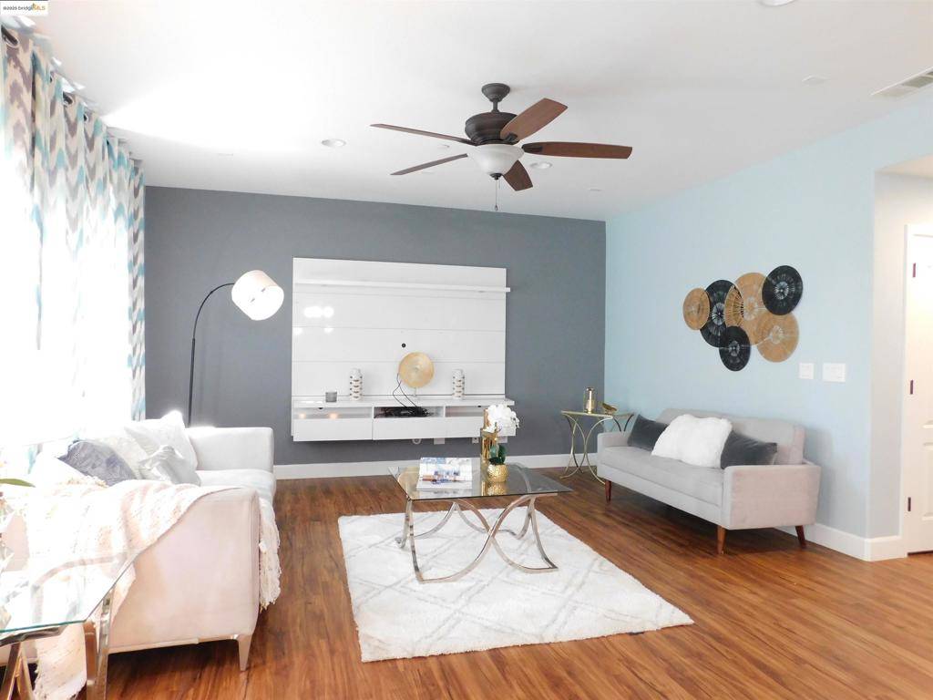 Santa Rosa, CA 95404,1811 Velvetleaf Ln