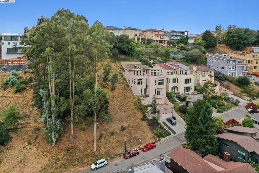 Oakland, CA 94618,209 Sheridan Rd