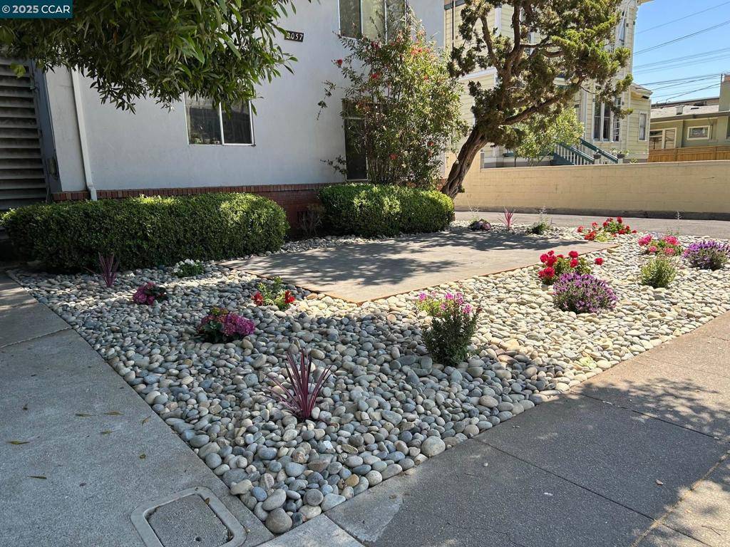 Alameda, CA 94501,2057 Central