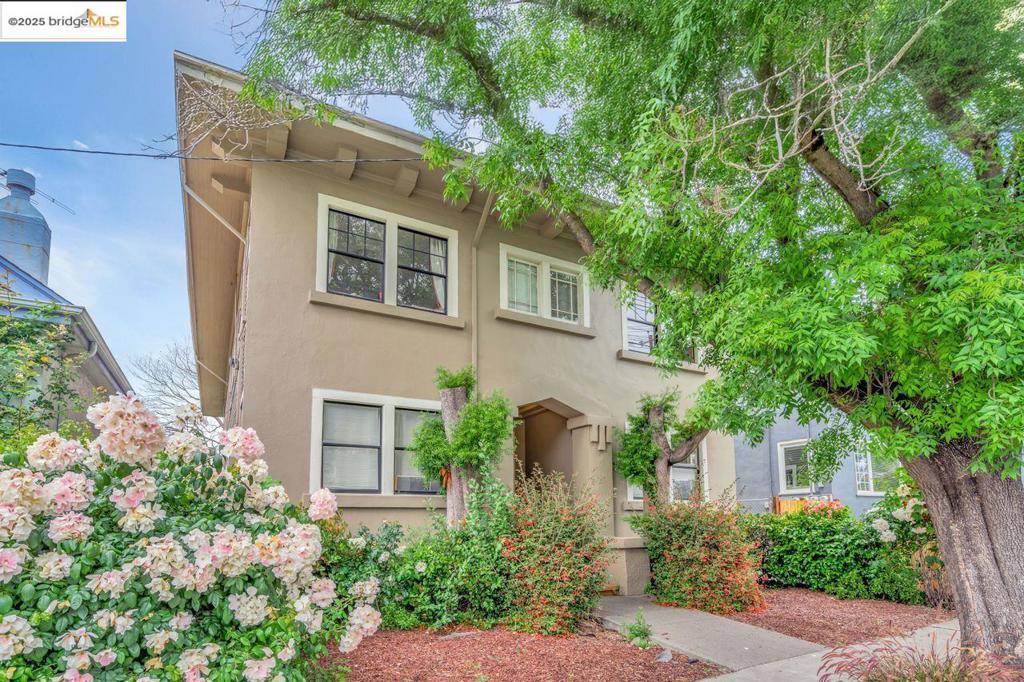 Oakland, CA 94618,5537 Claremont Ave