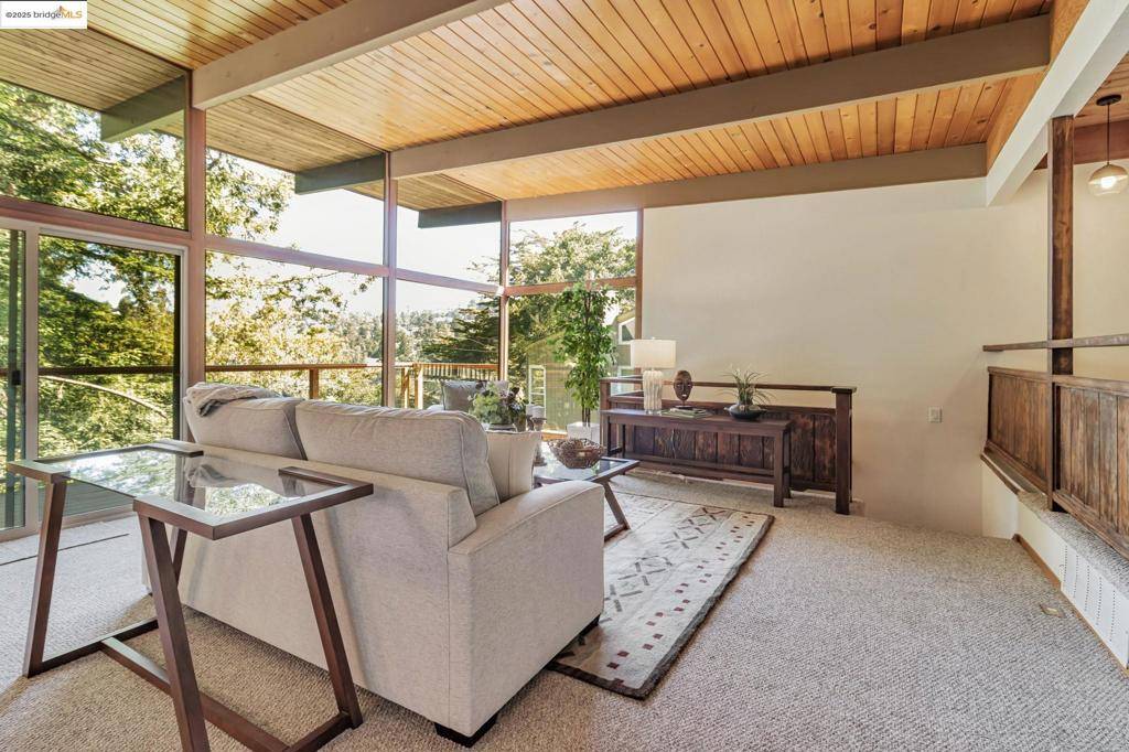 Oakland, CA 94611,6335 Girvin Dr