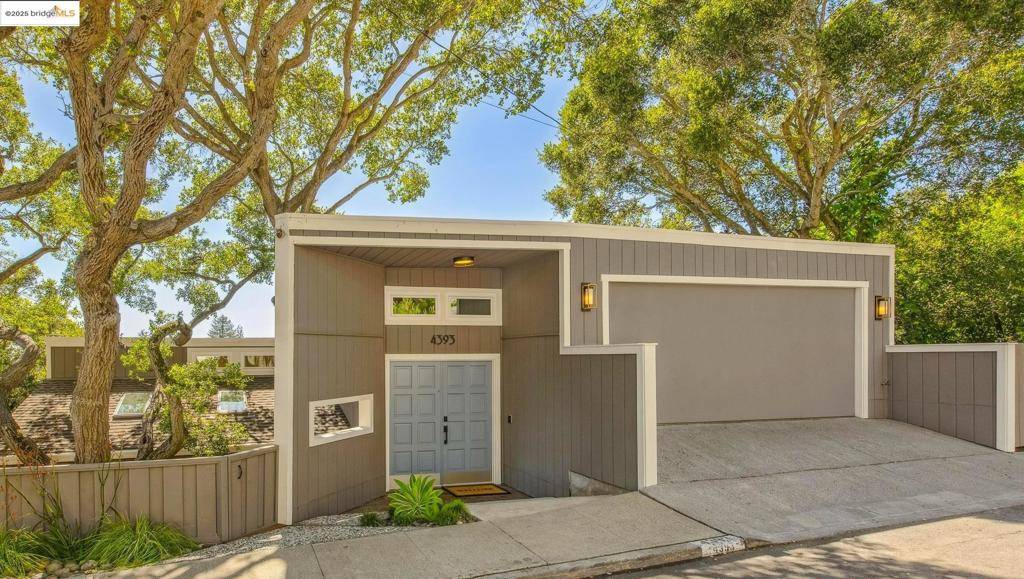Oakland, CA 94602,4393 Bridgeview Dr