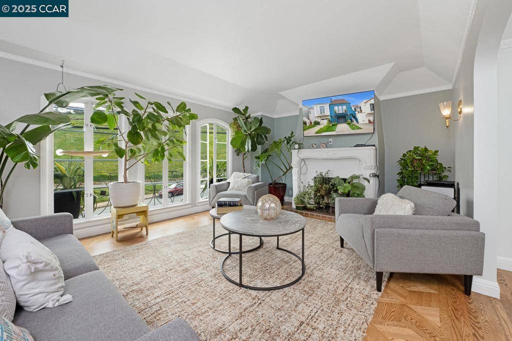 San Francisco, CA 94116,1923 28th Ave