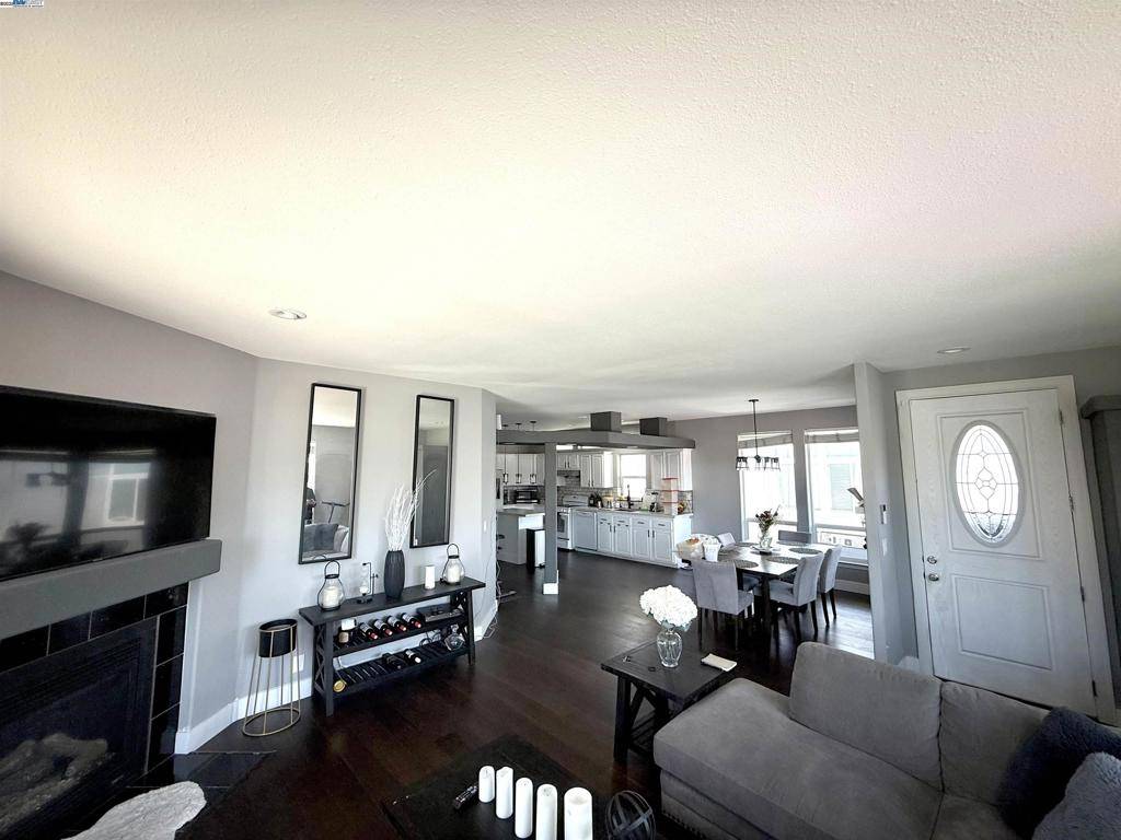 Sunnyvale, CA 94089,1225 Vienna dr