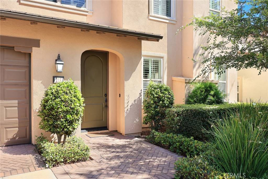 Irvine, CA 92618,218 Mantle