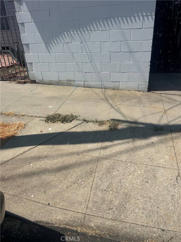 Los Angeles, CA 90042,6229 Outlook AVE
