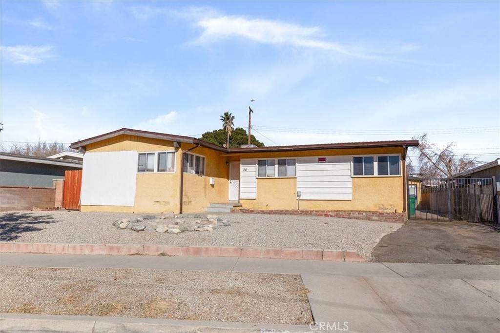 Lancaster, CA 93534,729 W Avenue H11