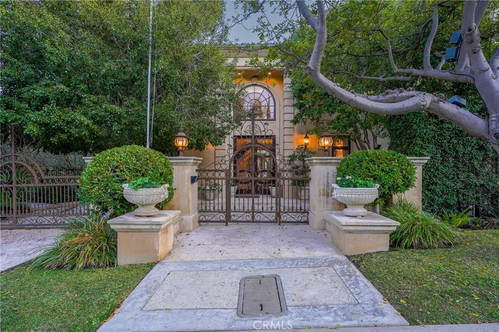 Beverly Hills, CA 90210,1700 Green Acres DR