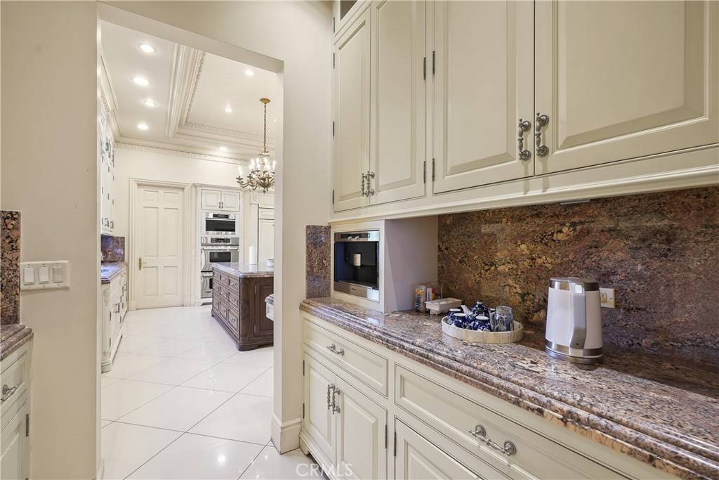 1700 Green Acres DR Beverly Hills, CA 90210