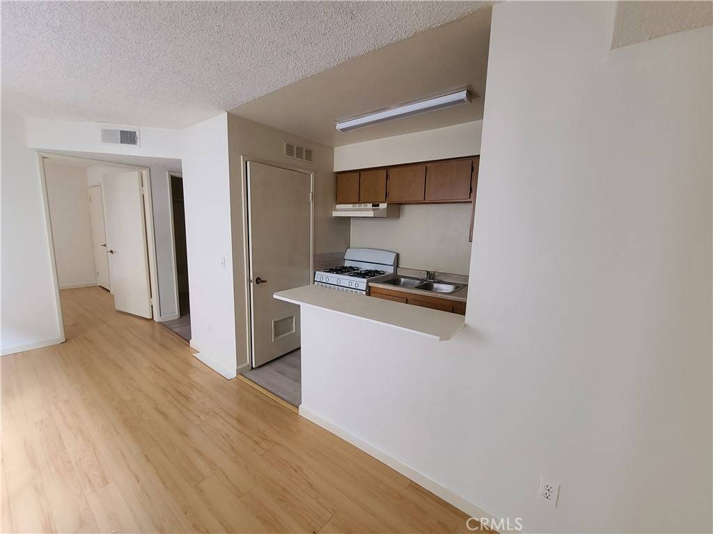 Los Angeles, CA 90005,810 S Berendo ST