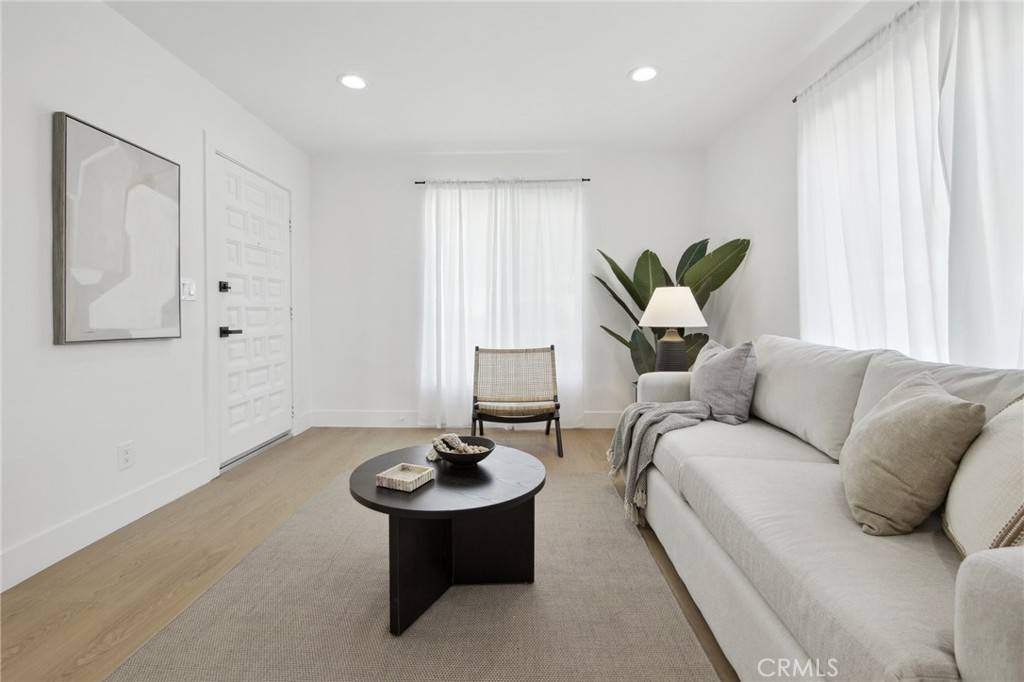 Los Angeles, CA 90063,3528 Floral DR