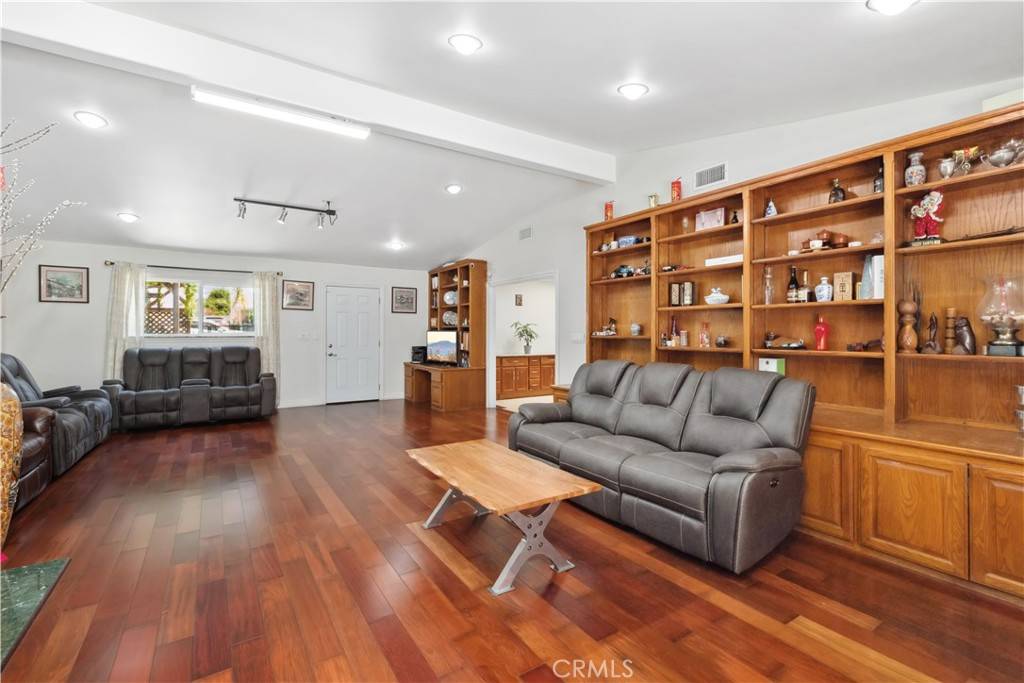 Hacienda Heights, CA 91745,15344 Pintura DR