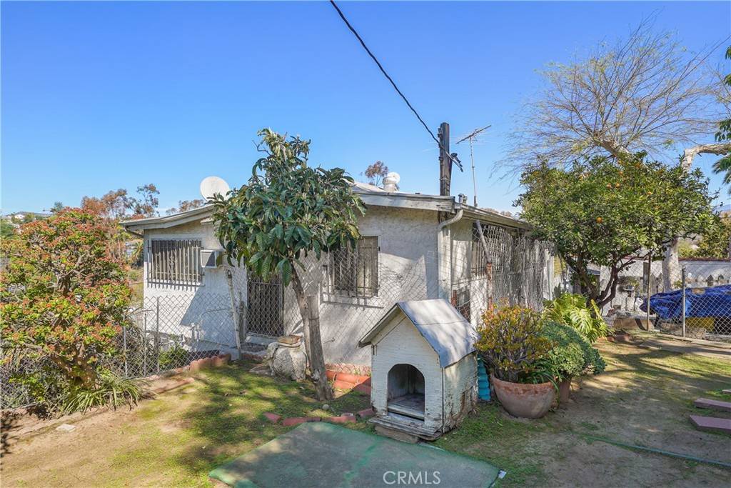 Los Angeles, CA 90039,2149 Fargo ST