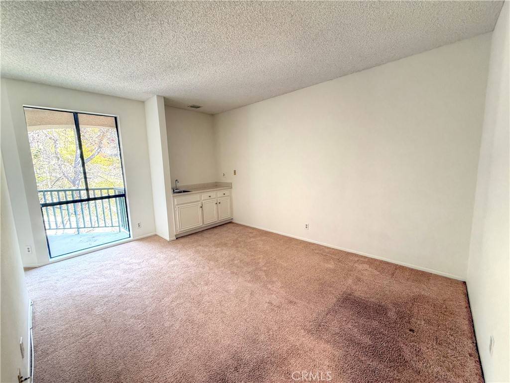 Los Angeles, CA 90042,4200 Via Arbolada #220