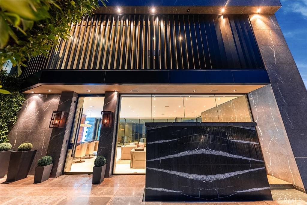 Los Angeles, CA 90069,9199 Thrasher AVE