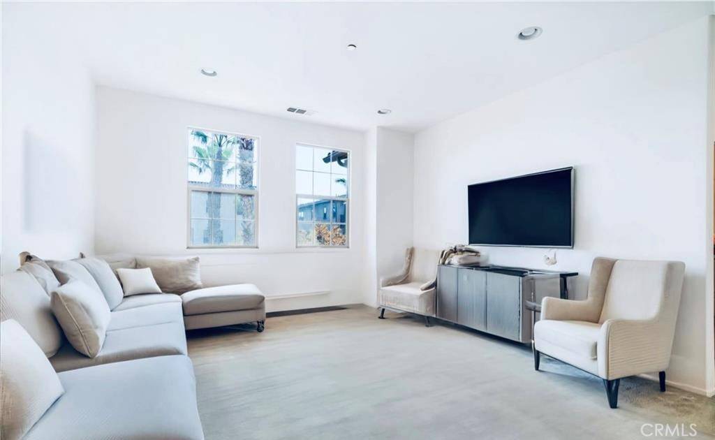 Azusa, CA 91702,867 E Promenade #B