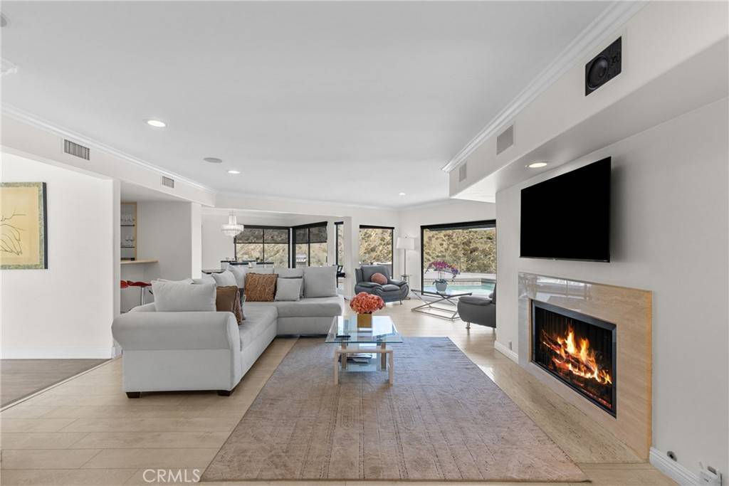 Los Angeles, CA 90046,2020 Hercules DR
