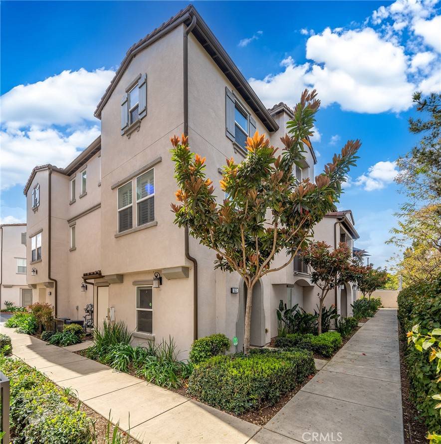 Montebello, CA 90640,553 Calle Cielo