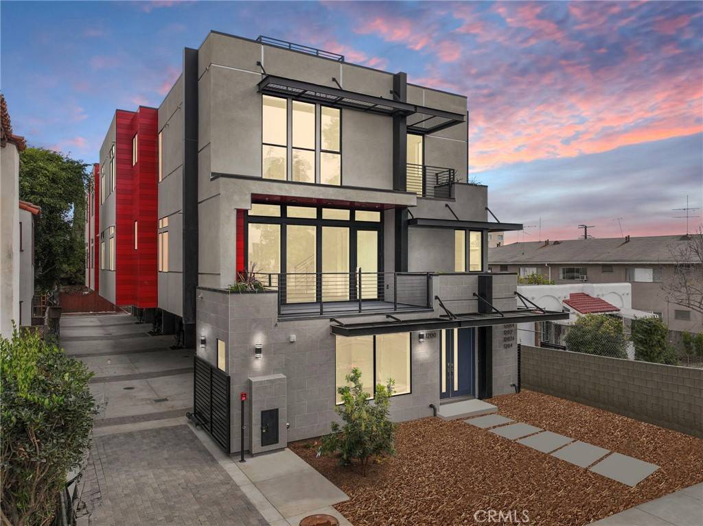 West Hollywood, CA 90046,1200 1/2 N ORANGE GROVE AVE