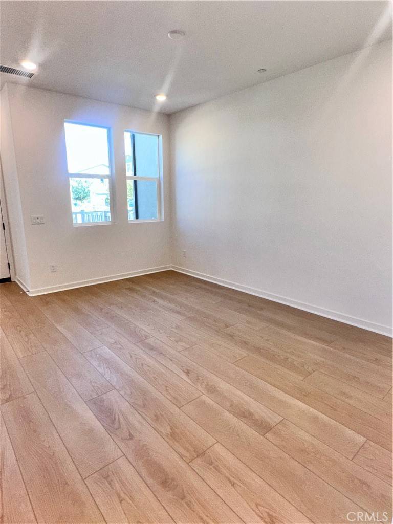 Corona, CA 92883,3972 Lavine Way #112