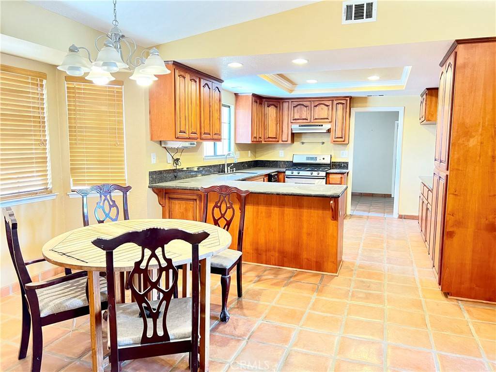 Oak Hills, CA 92344,10335 Columbine RD