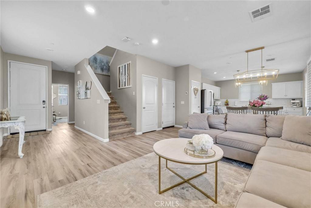Fontana, CA 92336,4986 Agave AVE