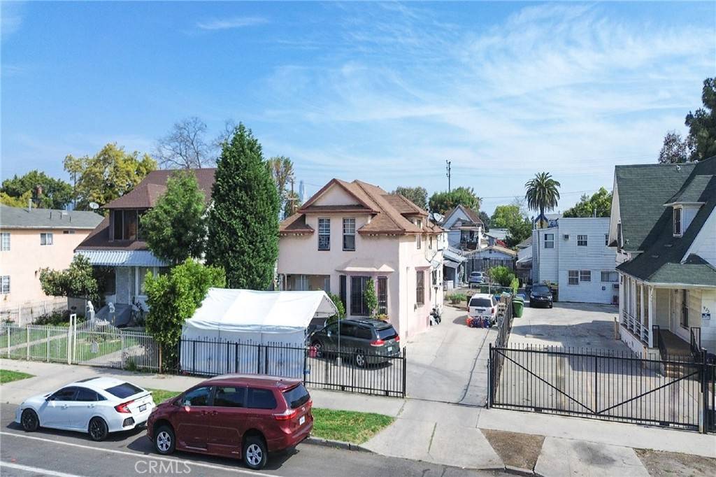 Los Angeles, CA 90011,927 E 28th ST
