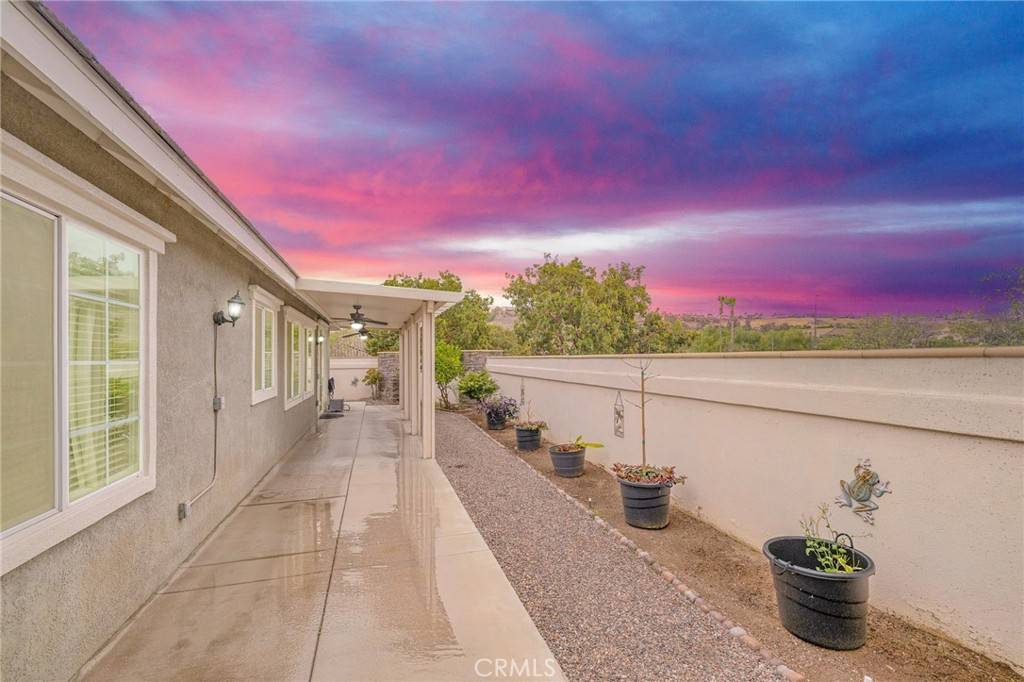 Corona, CA 92879,562 Silverhawk DR