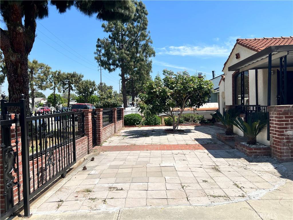 Pico Rivera, CA 90660,9352 Beverly RD