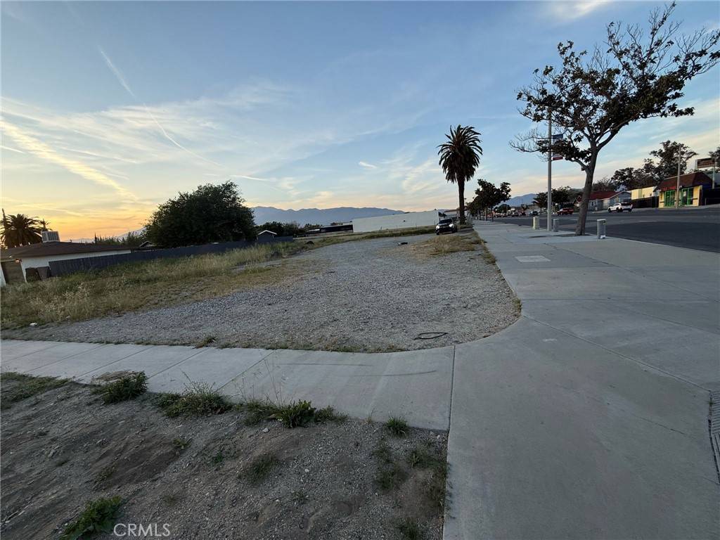 Fontana, CA 92335,9098 Sierra AVE