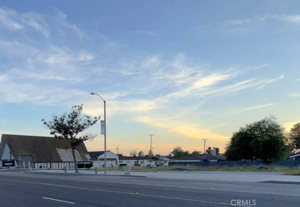 Fontana, CA 92335,9098 Sierra AVE