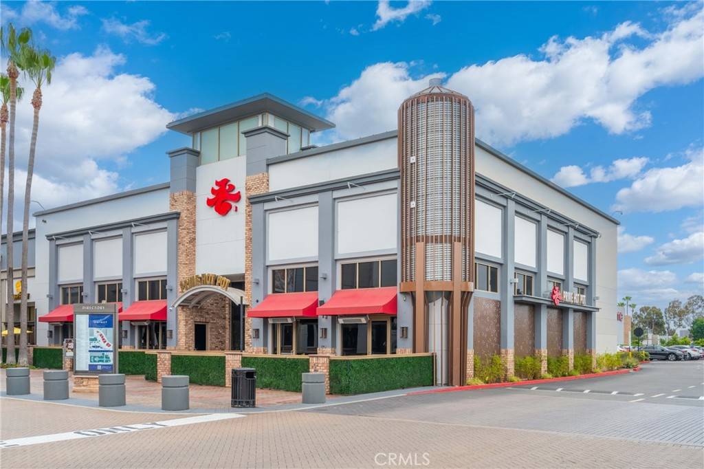 Tustin, CA 92782,2415 PARK AVE
