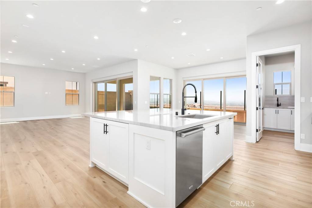 Irvine, CA 92618,127 Oakstone
