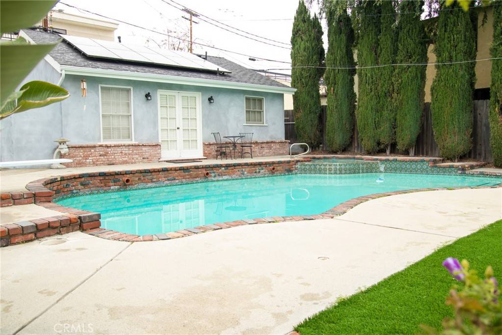 La Crescenta, CA 91214,2619 Mary ST