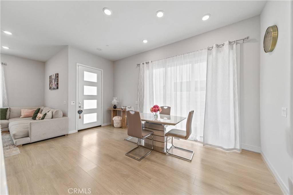 Valencia, CA 91381,27218 Narrowleaf Willow LN
