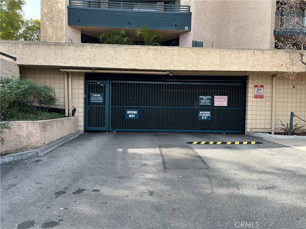 Los Angeles, CA 90042,4499 Via Marisol #327