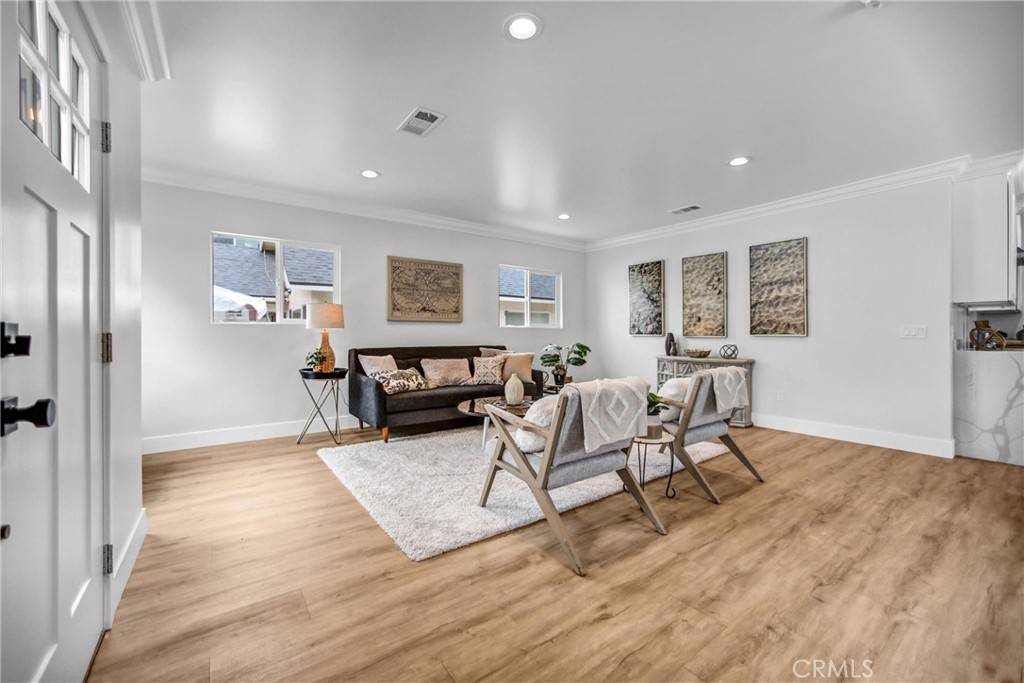 Los Angeles, CA 90042,723 Chestnut AVE