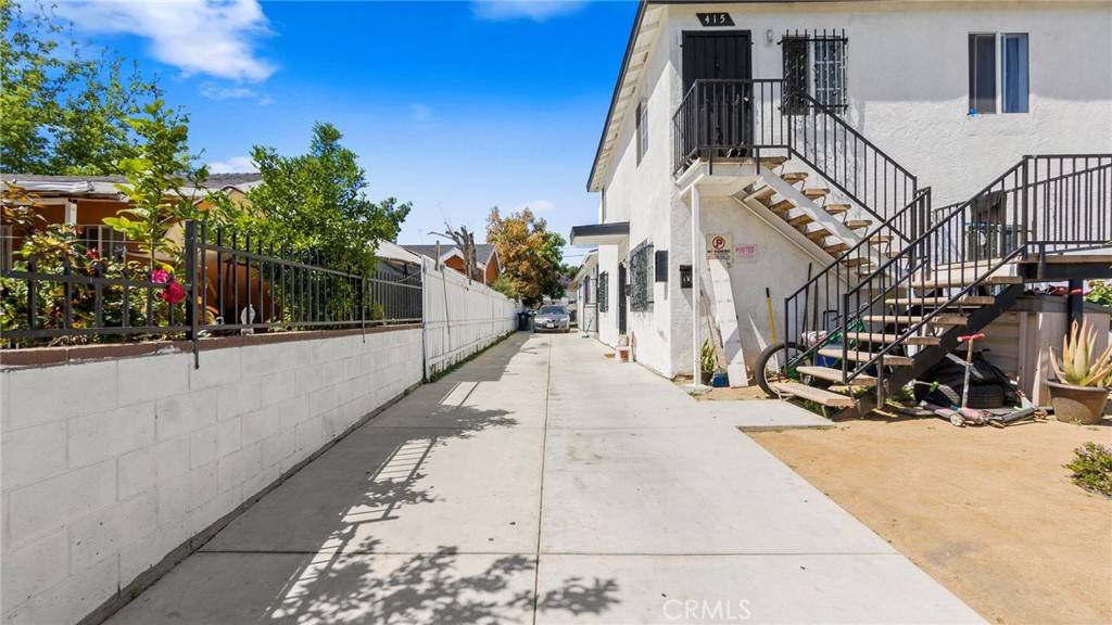 Los Angeles, CA 90003,413 E 81st ST