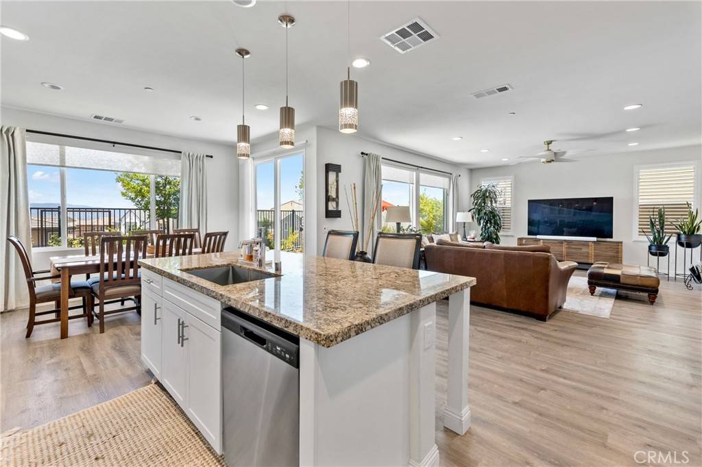Saugus, CA 91350,18106 Meridian LN