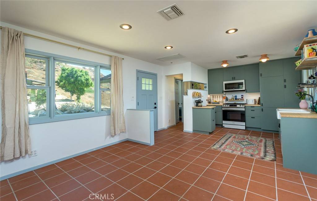 Sylmar, CA 91342,11022 Summit TRL