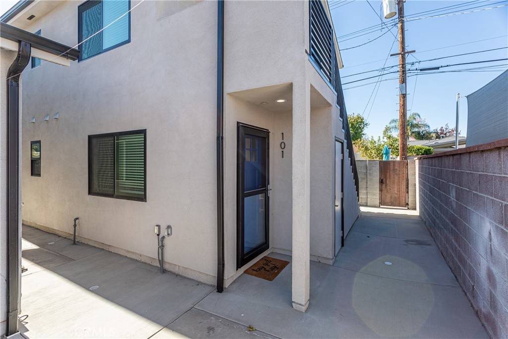 Burbank, CA 91505,1847 N Hollywood WAY #101