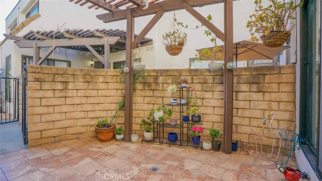 Encino, CA 91316,5243 Yarmouth AVE #27