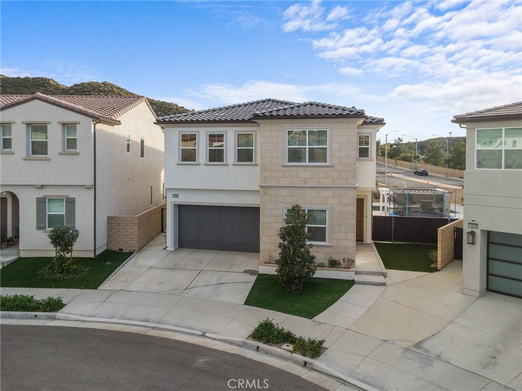 Canyon Country, CA 91351,19284 Blackthorn DR