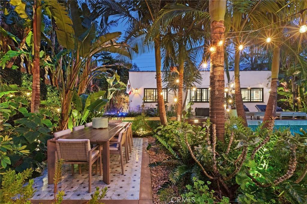 Los Angeles, CA 90038,737 N Orange DR