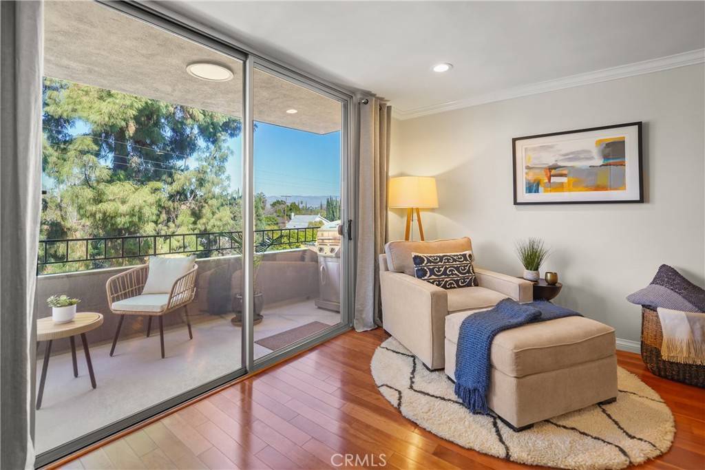Encino, CA 91436,16012 Moorpark ST #301A