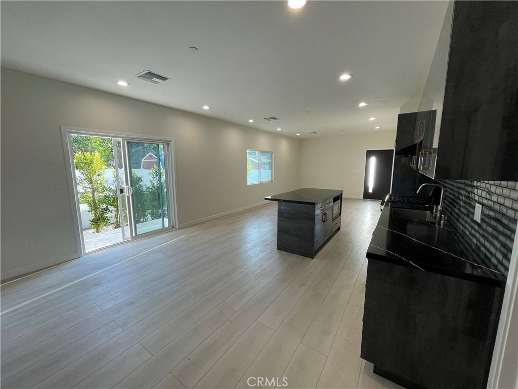 Van Nuys, CA 91406,7936 Amestoy AVE